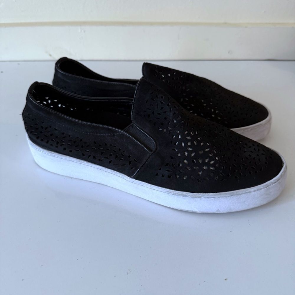 VIONIC MIDI PERF BLACK SLIP ON LEATHER SHOES 9.5